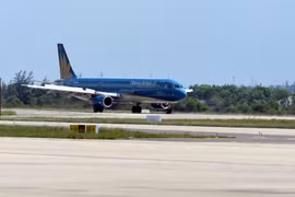 Máy bay Vietnam Airlines hạ cánh tại một sân bay. (Ảnh: CTV/Vietnam+)