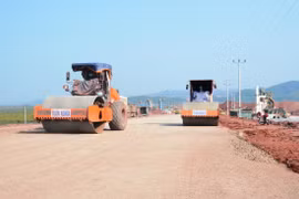 Nhà thầu thi công một đoạn tuyến cao tốc Bắc-Nam phía Đông giai đoạn 2021-2025. (Ảnh: Việt Hùng/Vietnam+)