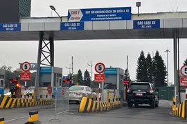 Thu phí không dừng với xe ôtô ra vào sân bay giúp giảm thời gian và tắc nghẽn vào mỗi dịp cao điểm lễ, Tết. (Ảnh: Việt Hùng/Vietnam+)
