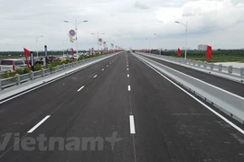 Cầu Vĩnh Tuy giai đoạn 2 đưa vào khai thác đã góp phần giảm ùn tắc và tai nạn giao thông trên tuyến. (Ảnh: Việt Hùng/Vietnam+)