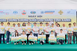 Học sinh được nâng cao nhận thức về giao thông xanh và an toàn. (Ảnh: CTV/Vietnam+)