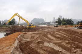 Bộ Giao thông Vận tải đã chủ động phối hợp với Bộ Tài nguyên và Môi trường triển khai nghiên cứu sử dụng cát biển làm vật liệu đắp nền đường. (Ảnh: Việt Hùng/Vietnam+)