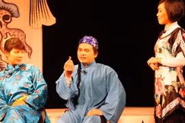 Cảnh trong vở hài kịch "Sếp rởm" (Nguồn: Nhà hát Tuổi trẻ)