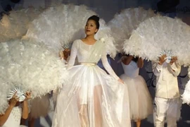 Khánh Thi trong buổi ra mắt MV (Ảnh: Nguyễn Anh/ Vietnam+)