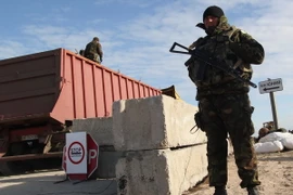 Quyền Bộ trưởng Quốc phòng Ukraine bay đến Crimea