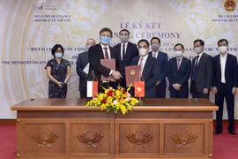 Bộ Tài chính Việt Nam và Bộ Tài chính Ba Lan đã ký kết Bản ghi nhớ về hợp tác, ngày 12/11. (Ảnh: Vietnam+)