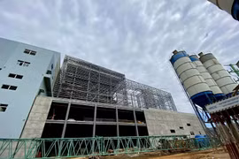 Mỗi ngày, nhà máy sẽ tiếp nhận và đốt khoảng 4.000 tấn rác, tương đương 70% lượng rác của cả thành phố Hà Nội. (Ảnh: Trung Nguyên/TTXVN)