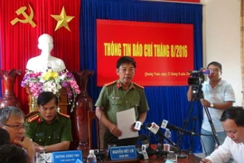 Đại tá Nguyễn Viết Lợi, Giám đốc Công an tỉnh Quảng Nam phát biểu tại buổi họp báo. (Ảnh: Đỗ Trưởng/TTXVN)
