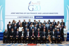 Các Bộ trưởng Tài chính và Thống đốc Ngân hàng nhóm G20 chụp ảnh chung tại Hội nghị Bộ trưởng Tài chính và Thống đốc Ngân hàng G20 ở Thổ Nhĩ Kỳ tháng 9/2015. (Ảnh: AFP/TTXVN)