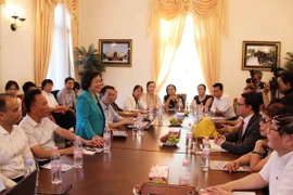 Bà Trương Mỹ Hoa phát biểu tại cuộc gặp. (Ảnh: Trần Mạnh Hùng/TTXVN)