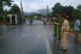 Hiện trường một vụ tai nạn giao thông liên hoàn trên Quốc lộ 20 - đoạn qua Lâm Đồng. (Ảnh: Nguyễn Dũng/TTXVN)