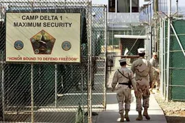 Quang cảnh bên ngoài nhà tù của Hải quân Mỹ trên vịnh Guantanamo, Cuba. (Ảnh: AFP/TTXVN)