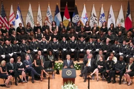 Tổng thống Mỹ Barack Obama phát biểu tại lễ tưởng niệm 5 cảnh sát thiệt mạng tại thành phố Dallas, bang Texas. (Ảnh: AFP/TTXVN)