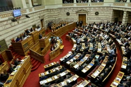Toàn cảnh một phiên họp Quốc hội Hy Lạp ở Athens. (Ảnh: EPA/TTXVN)