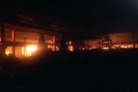 Hiện trường vụ cháy chợ. (Ảnh: Nguyễn Chiến/TTXVN)