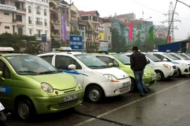 Dịch vụ vận tải hành khách bằng xe taxi. (Ảnh: Hoàng Hùng/TTXVN)