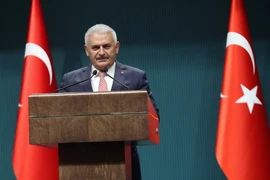 Tân Thủ tướng Binali Yildrim công bố thành phần nội các mới tại cuộc họp của đảng APK ở Ankara ngày 24/5.(Ảnh: THX/TTXVN)