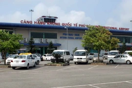 Toàn cảnh bên ngoài Cảng hàng không quốc tế Phú Bài. (Ảnh: Quốc Việt/TTXVN)