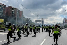 Cảnh sát làm nhiệm vụ trong cuộc biểu tình của lực lượng đối lập ở Caracas, Venezuela ngày 1/9 vừa qua. (Ảnh: AFP/TTXVN)