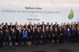 Các nhà lãnh đạo chụp ảnh chung tại lễ khai mạc chính thức Hội nghị COP 21 ở Le Bourget, ngoại ô Paris ngày 30/11/2015. (Ảnh: YONHAP/TTXVN)