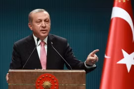 Tổng thống Thổ Nhĩ Kỳ Tayyip Erdogan phát biểu tại cuộc họp báo ở Ankara ngày 20/7 vừa qua. (Ảnh: AFP/TTXVN)