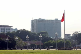 Phần tum và tầng 19 của công trình 8B Lê Trực, quận Ba Đình sẽ được phá dỡ toàn bộ. (Ảnh: Tuấn Anh/TTXVN)