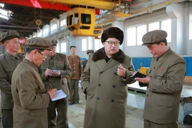 Nhà lãnh đạo Triều Tiên Kim Jong-un (giữa). (Ảnh: Yonhap/TTXVN)