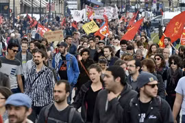Người dân Pháp biểu tình tại Bordeaux, Tây Nam Pháp ngày 12/5 vừa qua. (Ảnh: AFP/TTXVN)