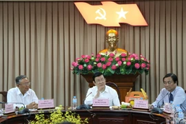 Chủ tịch nước Trương Tấn Sang thăm và chúc Tết tại tỉnh Đồng Tháp. (Ảnh: Nguyễn Văn Trí/TTXVN)