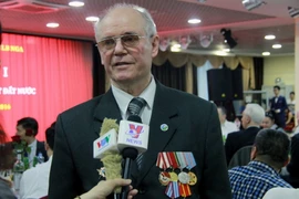 Ông Nikolai Colesnic, Chủ tịch Hội Cựu chuyên gia Quân sự Liên Xô và Nga trả lời phỏng vấn phóng viên TTXVN. (Ảnh: Quế Anh/TTXVN )