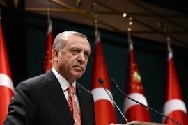 Tổng thống Thổ Nhĩ Kỳ Recep Tayyip Erdogan phát biểu tại Ankara ngày 24/7 vừa qua. (Ảnh: AFP/TTXVN)