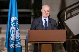 Đặc phái viên Liên hợp quốc về Syria Staffan de Mistura tại cuộc họp báo sau đàm phán ở Geneva ngày 13/4. (Ảnh: THX/TTXVN)