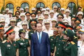Chủ tịch nước Trần Đại Quang với các đại biểu tại buổi gặp mặt. (Ảnh: Nhan Sáng/TTXVN)