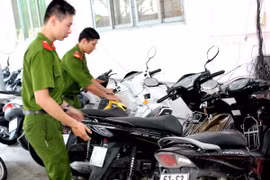 Tang vật xe máy trong vụ án. (Ảnh: Dương Chí Tưởng/TTXVN)