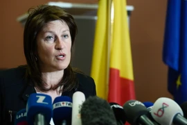 Bà Jacqueline Galant phát biểu tại cuộc họp báo ở Brussels sau khi đệ đơn xin từ chức. (Ảnh: AFP/TTXVN)