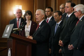 Các Hạ nghị sỹ Mỹ trong cuộc họp báo ở thủ đô Washington ngày 13/5 vừa qua. (Ảnh: AFP/TTXVN)