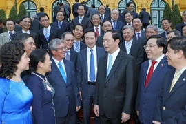 Chủ tịch nước Trần Đại Quang với các Đại sứ, Trưởng đại diện cơ quan Ngoại giao của Việt Nam ở nước ngoài. (Ảnh: Nhan Sáng/TTXVN)