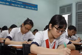 Học sinh dự thi môn Ngữ Văn tại hội đồng thi trường THPT Chuyên Lê Hồng Phong, Thành phố Hồ Chí Minh. (Ảnh: Phương Vy/TTXVN)