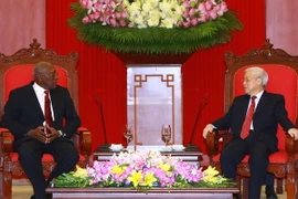 Tổng Bí thư Nguyễn Phú Trọng tiếp ông Salvador Valdés Mesa, Phó Chủ tịch Hội đồng Nhà nước Cuba, Đặc phái viên của đồng chí Raul Castro, Bí thư Thứ nhất Trung ương Đảng Cộng sản Cuba, Chủ tịch Hội đồng Nhà nước Cuba. (Ảnh: Doãn Tấn/TTXVN)