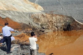 Hiện trường sự cố vỡ đường ống dẫn dòng Công trình thủy điện Sông Bung 2. (Ảnh: Trần Lê Lâm/TTXVN)