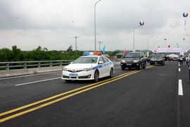 Dự án cầu Vĩnh Thịnh vượt sông Hồng, nối thị xã Sơn Tây của Hà Nội) với huyện Vĩnh Tường, tỉnh Vĩnh Phúc trên Quốc lộ 2C (thuộc vành đai 5) là vốn vay ODA của Hàn Quốc. (Ảnh: Huy Hùng/TTXVN)
