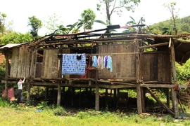 Mưa đá kèm theo gió lốc làm tốc, hư hỏng nhà của hộ gia đình ở thôn Nà Nông thuộc xã Nậm Ban, huyện Mèo Vạc, tỉnh Hà Giang. (Ảnh: Kim Tiến/TTXVN)