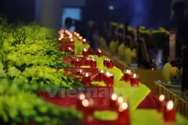 Quang cảnh lễ truy điệu các thành viên phi hành đoàn máy bay CASA 212. (Ảnh: An Đăng/TTXVN)