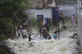 Cảnh ngập lụt sau những trận mưa lớn tại Bhopal, bang Madhya Pradesh, miền trung Ấn Độ ngày 9/7. (Ảnh: THX/TTXVN)