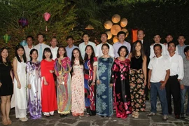 Cộng đồng người Việt Nam tại Argentina đón Tết Bính Thân 2016. (Ảnh: Diệu Hương/Vietnam+)