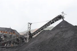 Dây chuyền sàng tuyển than tại Công ty than Khánh Hòa. (Ảnh: Hoàng Nguyên/TTXVN)