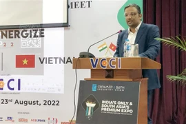 Ông Vishal Acharya, đại diện Công ty Emerald Worldwide Connections, giới thiệu Triển lãm chuyên ngành vật liệu xây dựng Ceramics & Bath Industry Show. (Ảnh: Mỹ Phương/TTXVN)