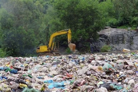 Lượng rác thải rắn thu gom đã tăng gấp đôi trong khoảng thời gian từ năm 2015-2019. (Ảnh: Xuân Triệu/TTXVN)