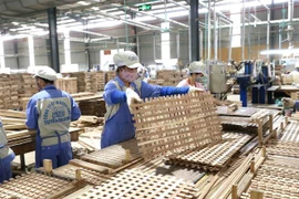 Sản phẩm đồ gỗ xuất khẩu sang Thụy Sỹ tại nhà máy của Công ty CP Woodsland Tuyên Quang. (Ảnh: TTXVN)