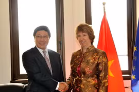 Phó Thủ tướng tiếp xúc song phương bên lề Hội nghị ASEAN-EU